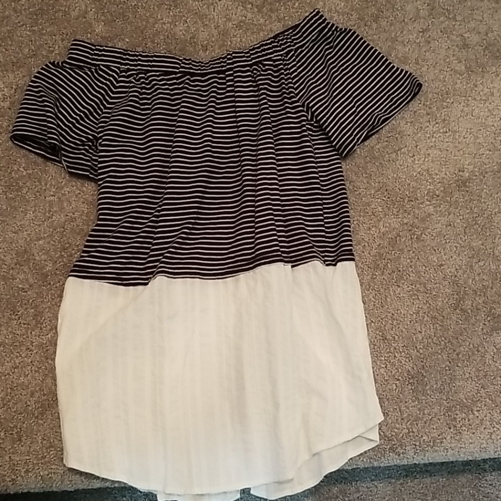 Off the shoulder Doe&Rae shirt